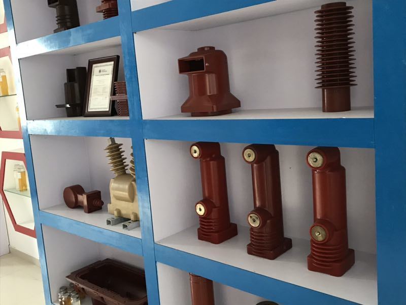 उच्च टीजी (70-125 डिग्री सेल्सियस) और एपीजी और कास्टिंग प्रक्रिया के साथ 10-1100KV विद्युत इन्सुलेशन के लिए लौ प्रतिरोधी एपॉक्सी राल