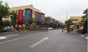 सूखे प्रकार के ट्रांसफार्मर के लिए स्प्लिटिंग प्रतिरोध इपॉक्सी राल स्पष्ट तरल कठोर 4